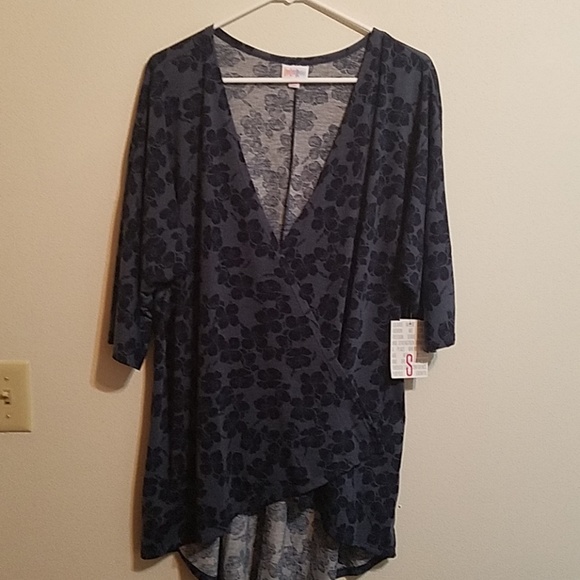 LuLaRoe Tops - Small LulaRoe Lindsay NWT